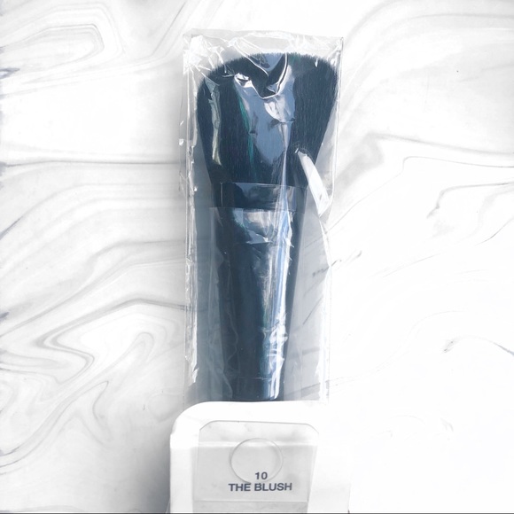 Marc Jacobs The Blush Angled Blush Brush No. 10 - Picture 3 of 3